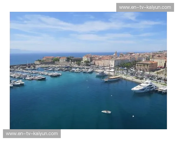 科西嘉之鹰与蓝白军团的荣耀对决：阿雅克肖与索肖的足球史诗